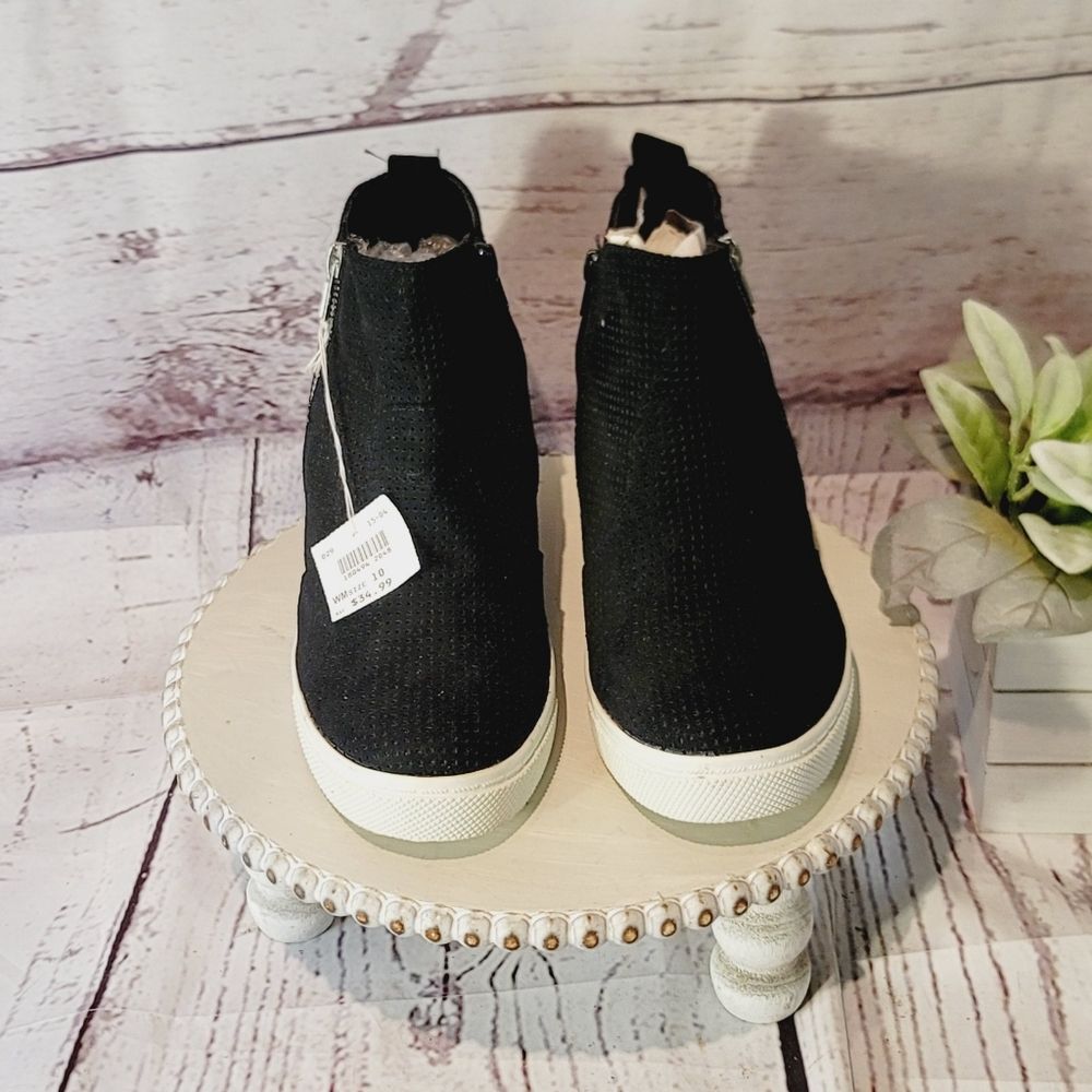 NWT Brash Black Faux Suede Perforated Wedge Ankle Heeled Bootie Sneaker Size 10
